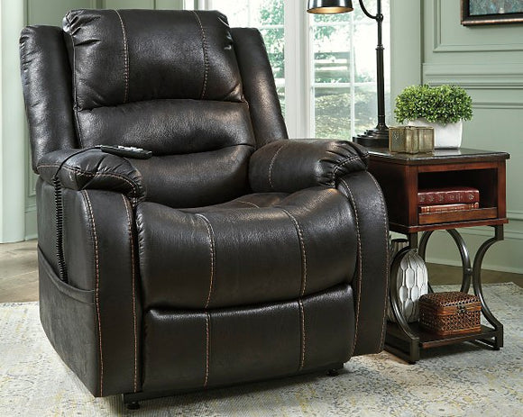 Yandel Signature Design by Ashley Recliner image