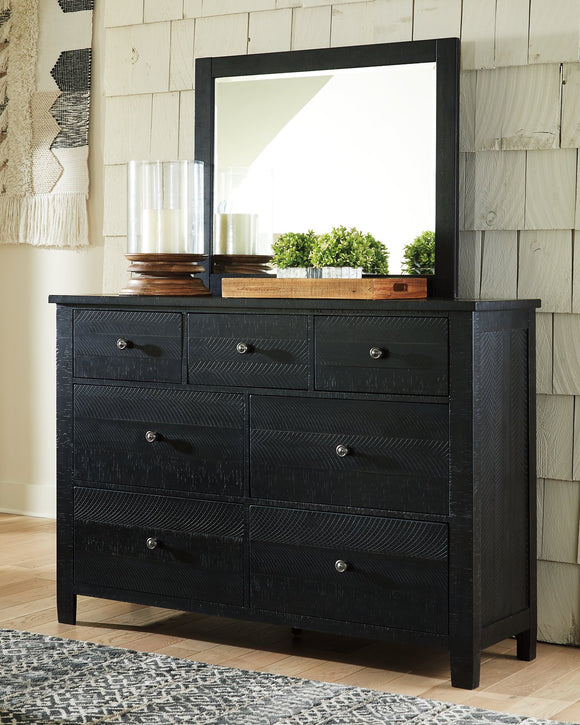Noorbrook Benchcraft Dresser and Mirror image